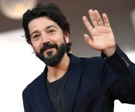 Diego Luna lleva la migración mexicana a San Sebastián con "Ceniza en la boca"