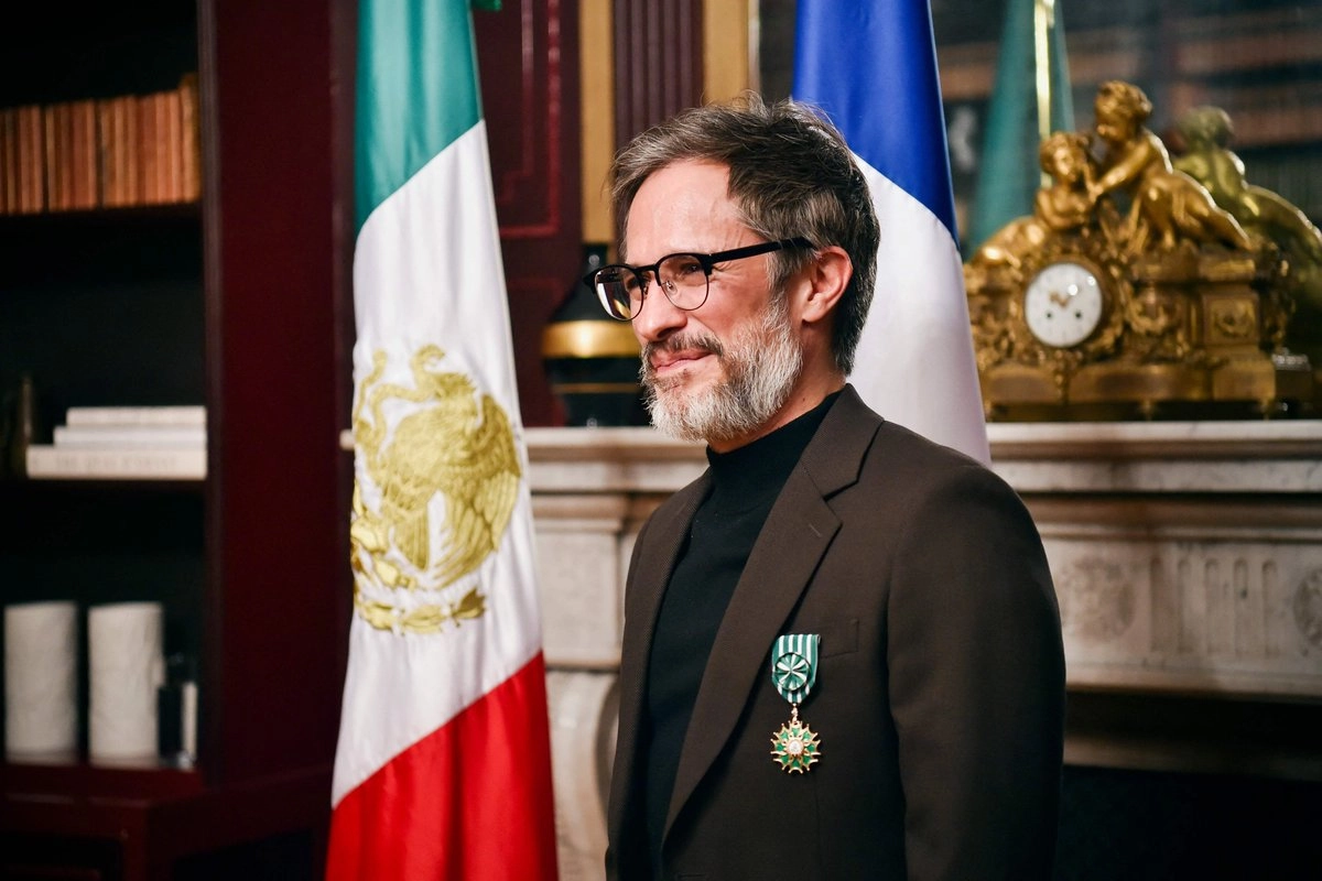 Gael Garcia recibe medalla 🏅 Gobierno de Francia